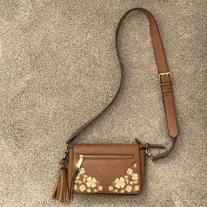 Francesca’s Sharon Tasseled Floral Crossbody